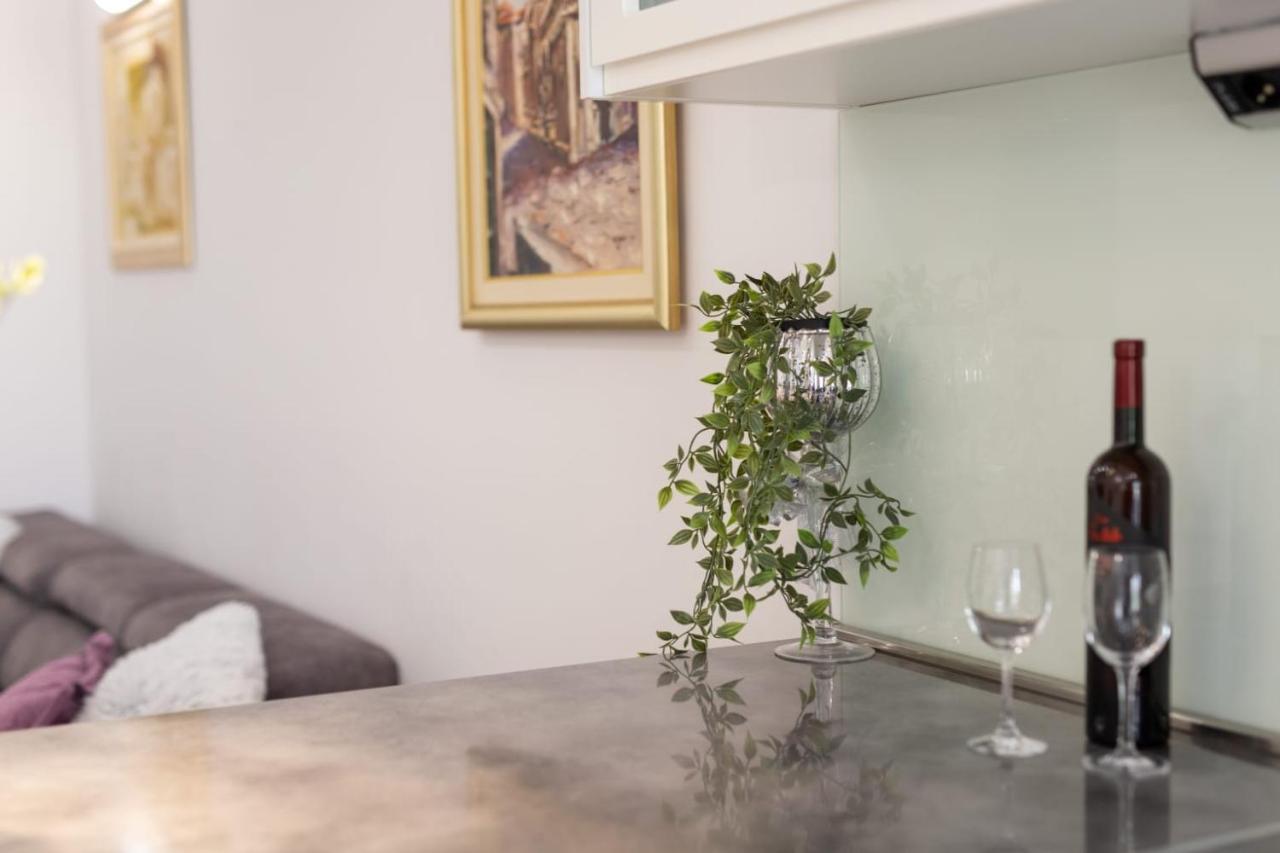 Lux Apartment Ema Kaštela Εξωτερικό φωτογραφία
